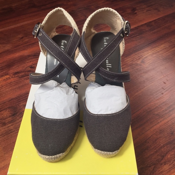 Bettye Muller Katy Strappy Ankle Espadrilles Wedge Sandals  Bettye Muller Katy Espadrille  Wedges Size 6